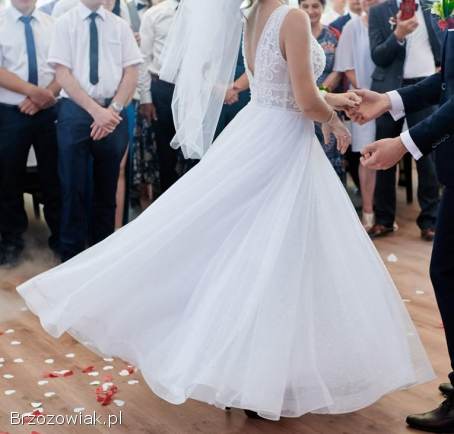 Biała suknia ślubna 2022