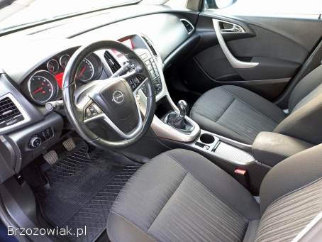 Opel Astra Benzyna 1.  4 16V 2010
