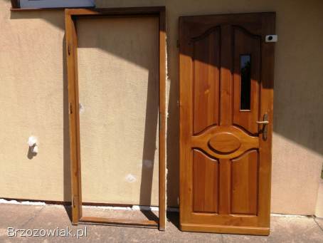 Drewniane drzwi wejściowe z ościeżnicą i okuciami,  80cm,  lewe
